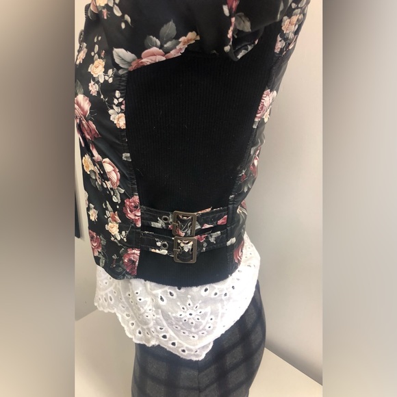 JOLT BOMBER FLORAL JACKET IN SIZE SMALL IN POLYURETHANE MATERIAL WATER PROOF - Picture 10 of 16